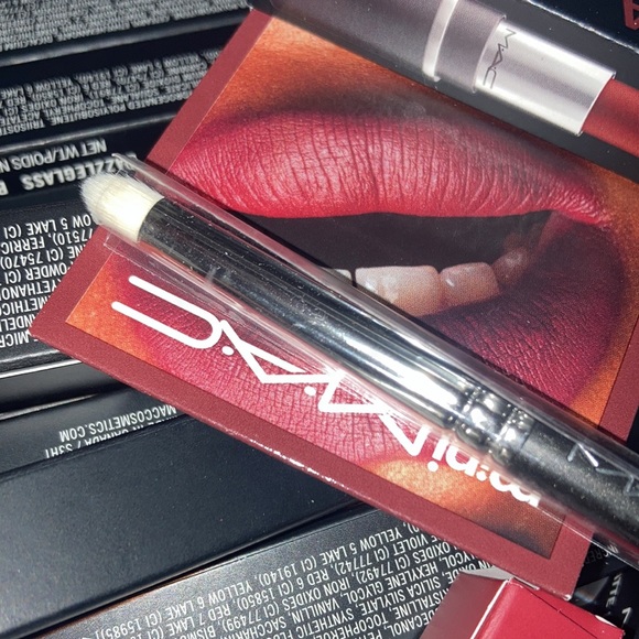 x1 MAC / #219s BRUSH BRAND NEW IN CLEAR WRAPPED BRUSH SLEEVE - Picture 3 of 5